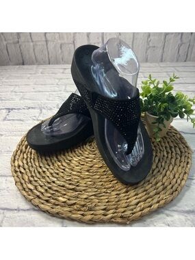 Vionic Black Beaded Thong Sandals